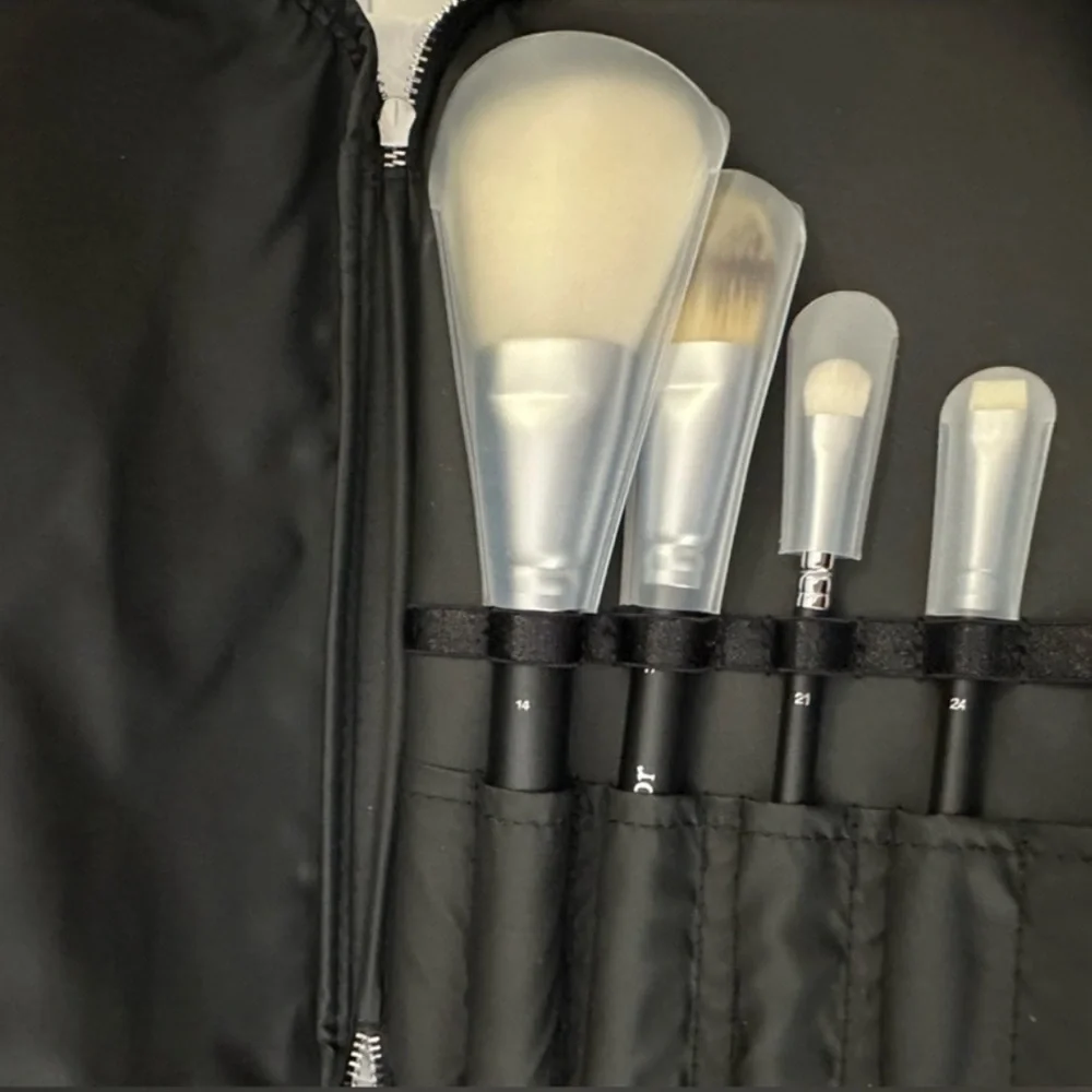 NIB Christian Dior Backstage makeup brush set with travel case. NIB with samples - Picture 4 of 9